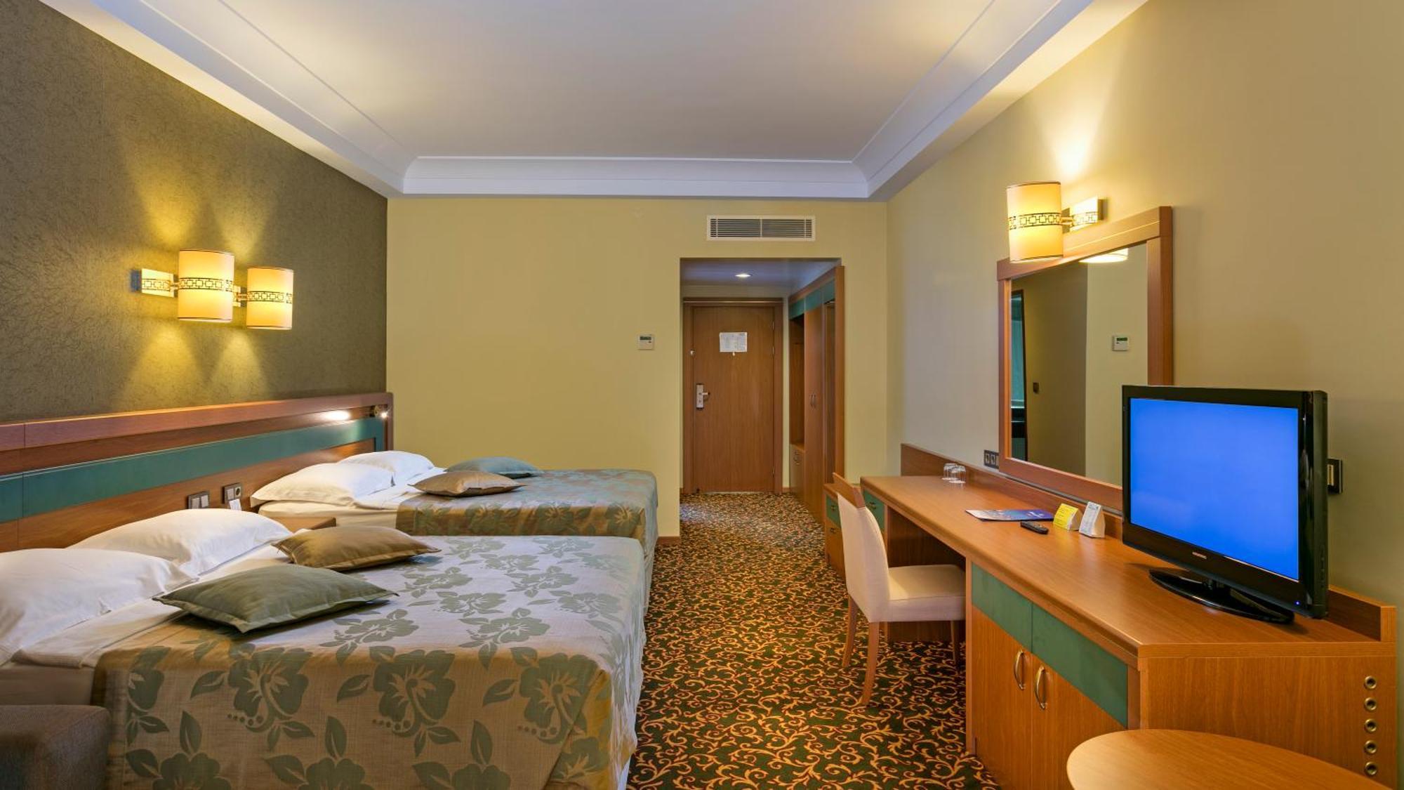 Oezkaymak Select Resort Alanya Rum bild