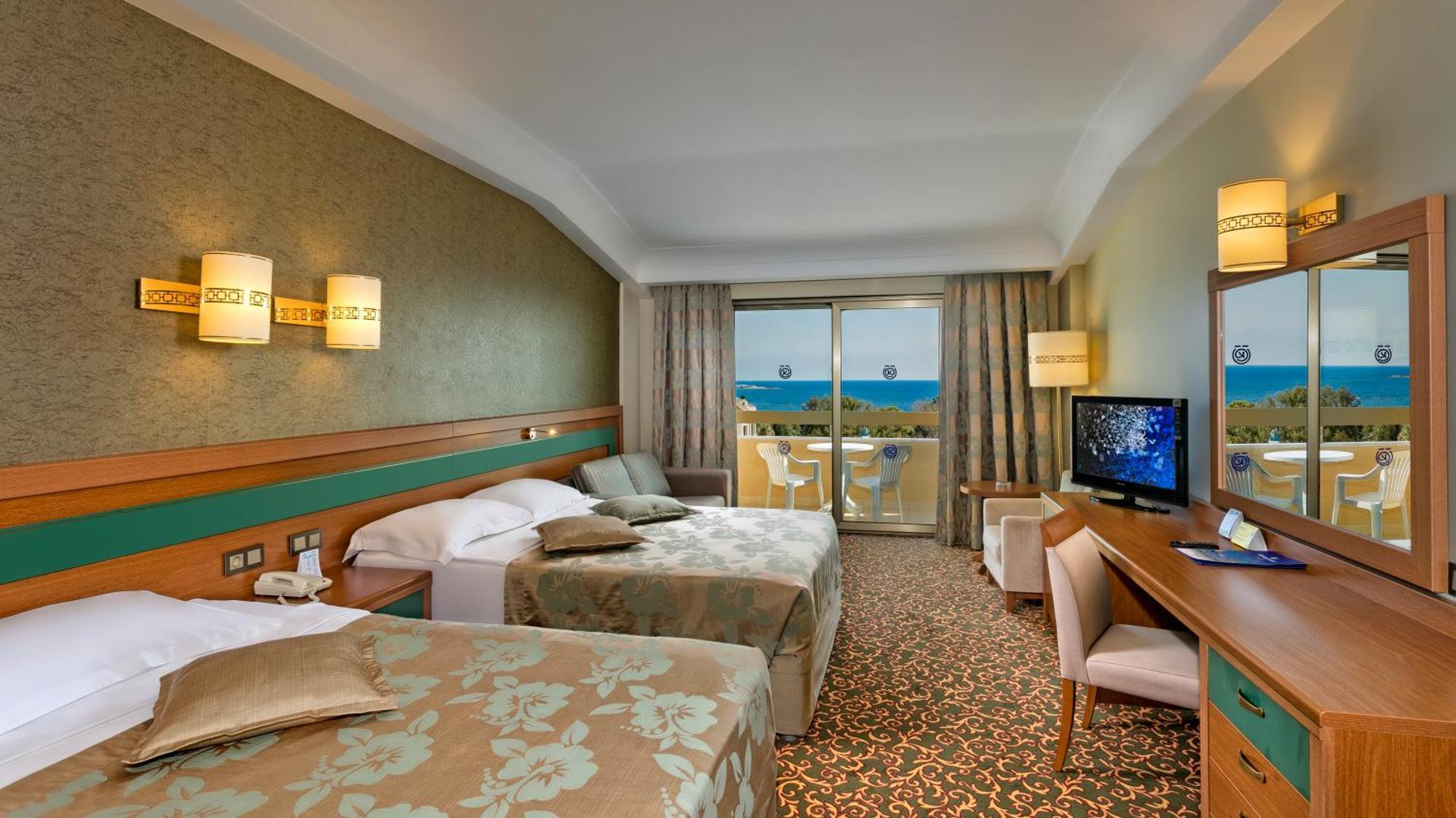 Oezkaymak Select Resort Alanya Rum bild